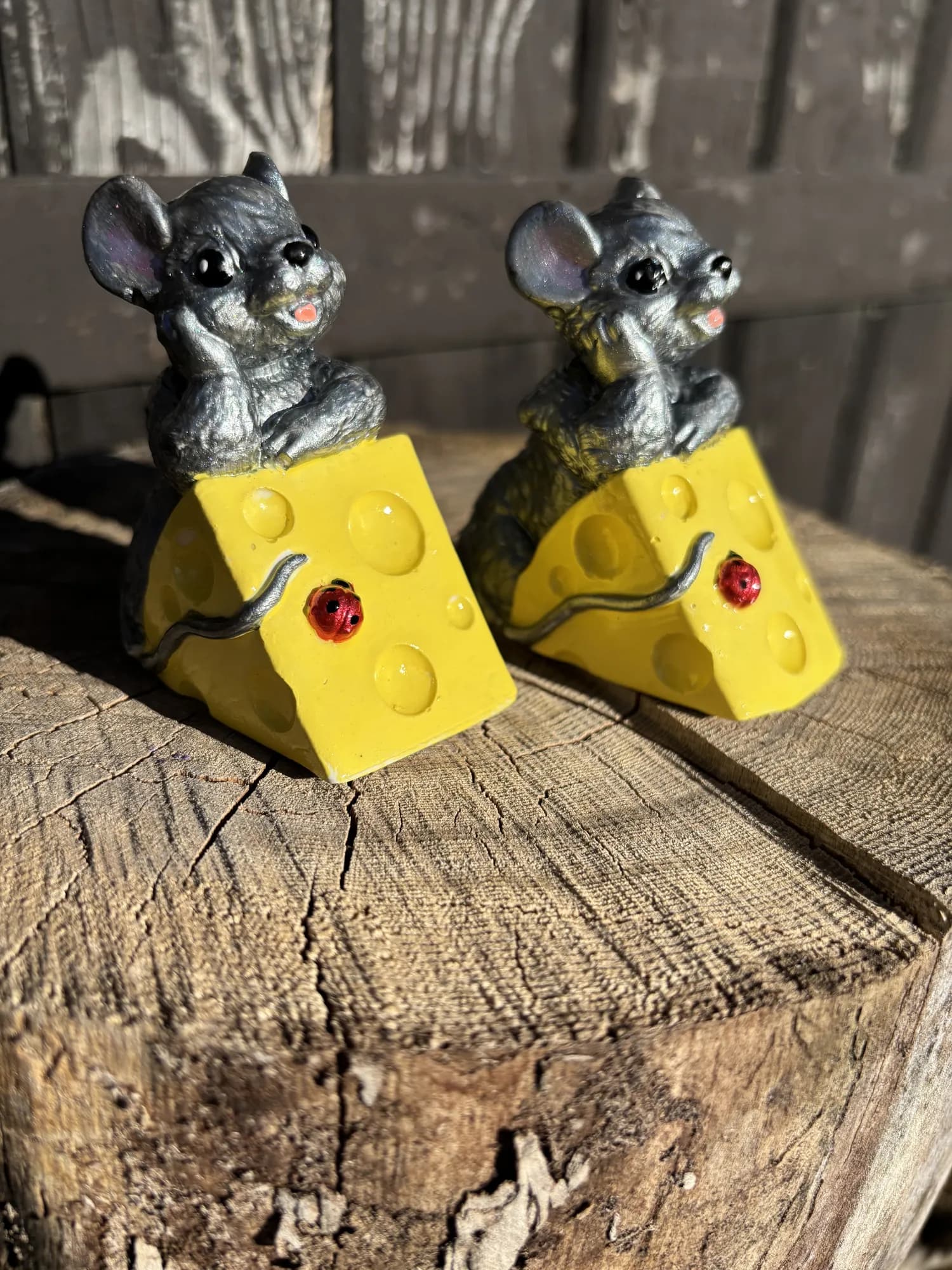 Handgjord betongskulptur