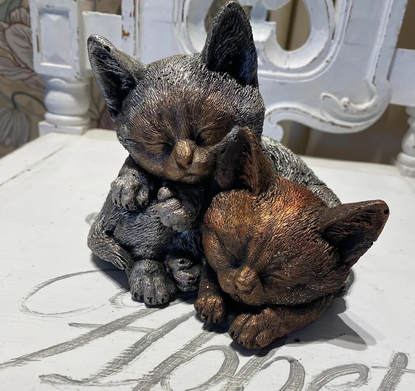 Sovande kattungar par