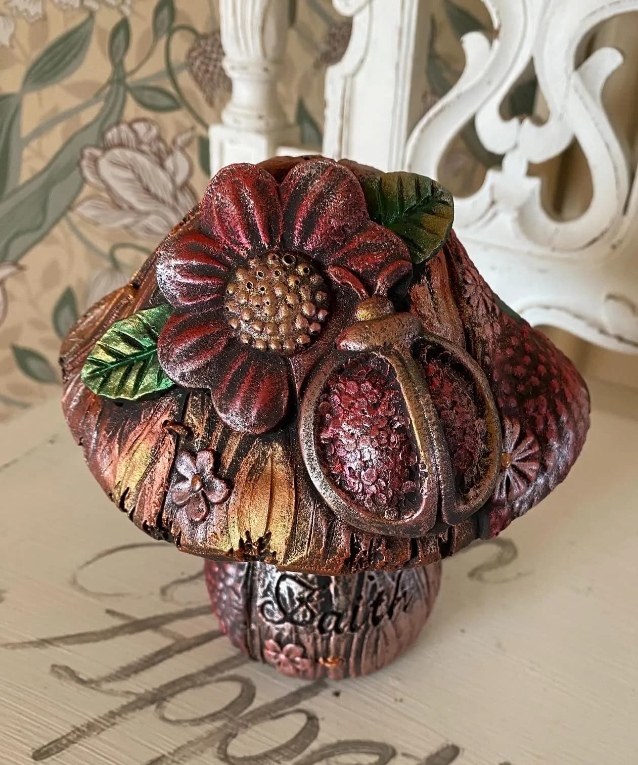 Svamp med nyckelpiga