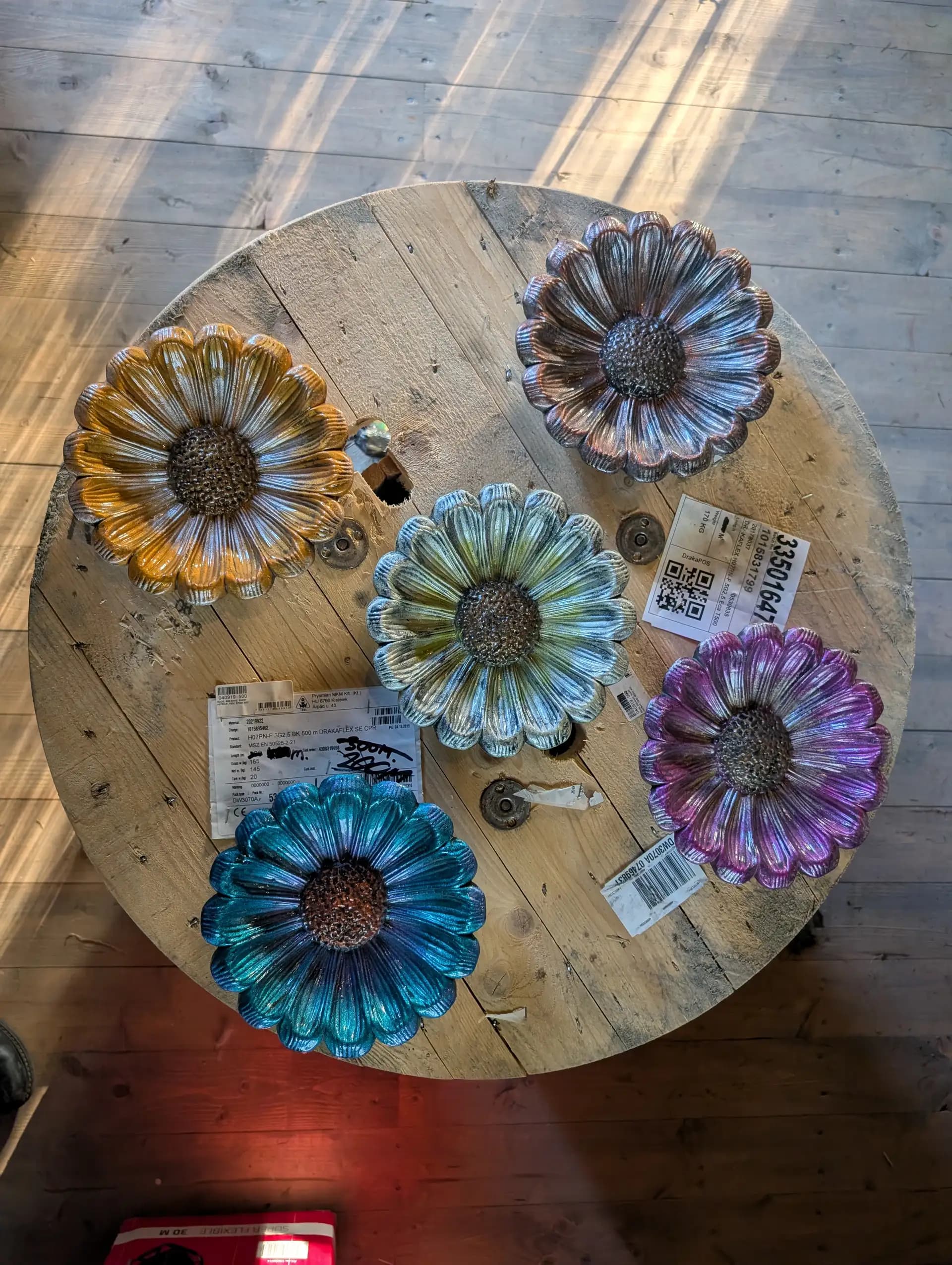 Blomskålar på bord